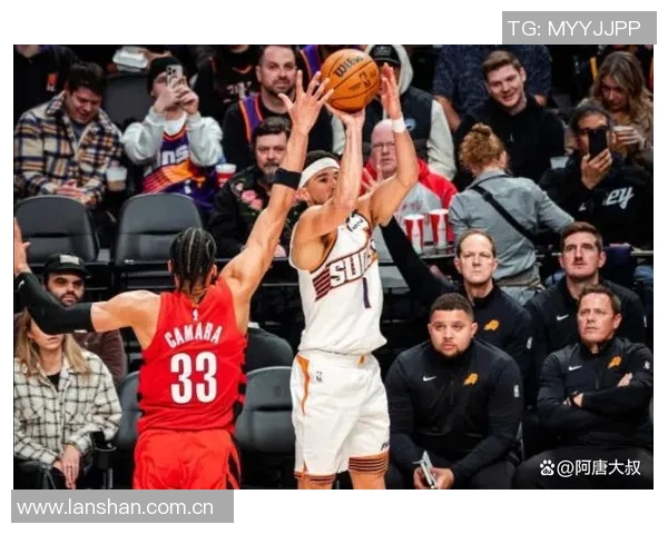 太阳队赛场小动作引发热议 球迷热烈讨论裁判尺度与比赛公平